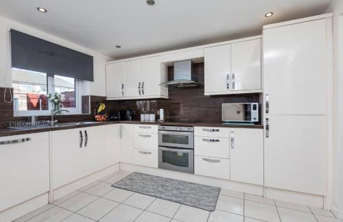 Spacious Luxurious Serviced Accommodation 6 - Photo 8