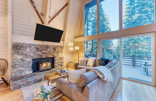 Lundy Bearden Serene Tahoe Retreat With Deck, Fireplace, and Forest Views - Foto 9