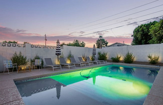 Northview Mid-century Escape Pool Firepit Bocce - Foto 33