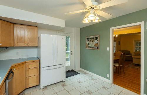 4BR-3BA Charming Family-Sized in Ames - Foto 10