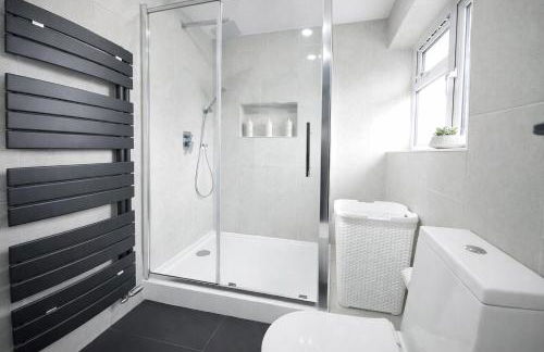 Spacious Modern 5 bedroom home near Heathrow Windsor - Foto 36