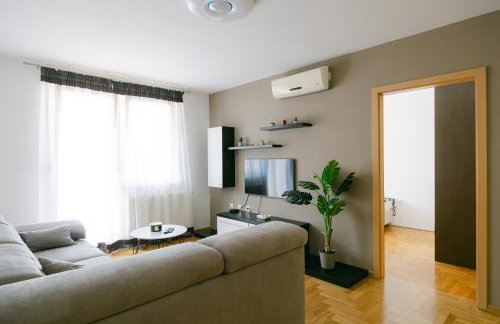 Ladenta apartman*** - Foto 1