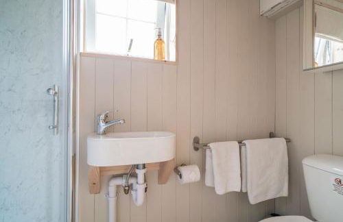 Ailsa- Enchanting Tiny House with wood burner and hot tub in Cairngorms - Foto 10