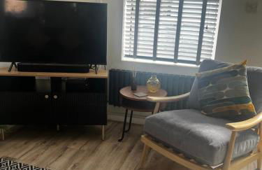 Modern 2 Bed House in Rainham, Kent - Central Location - Foto 18