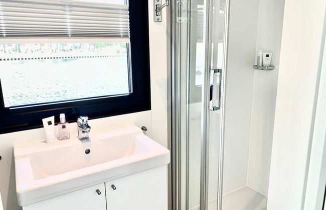 Houseboat Sneekermeer With Sun Deck - Foto 10