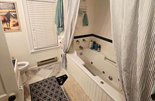 Historic Old Oak Cottage-Great water views! - Foto 22