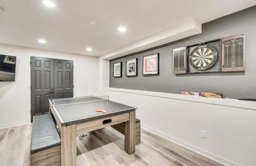 Luxury Prairie Retreat 5 Min from Madison! - Photo 21