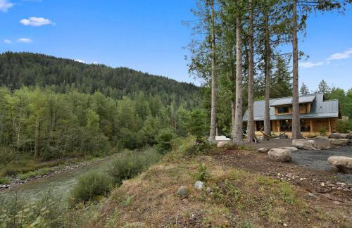 Riverside Retreat - Photo 57