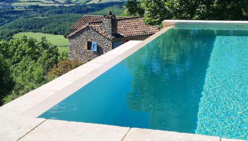 Maison charmante à Saint-Georges-de-Luzençon avec jacuzzi - Foto 2