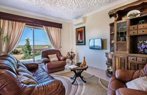 VILLA SALGADOS, near ALBUFEIRA, with Private Pool, 5 minutes from Gale Beach - Foto 2