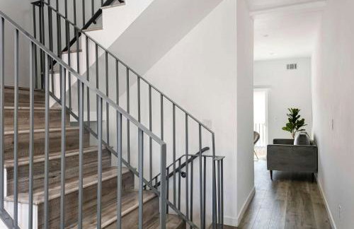 Upscale 4BR Townhouse Sleeps 8 with Fast WiFi - Foto 21