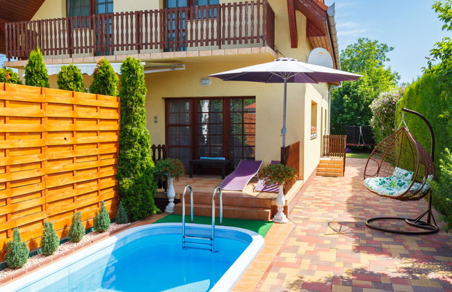 5 bedroom House in Siófok with private pool and garden - Photo 27