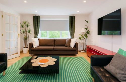 Beautiful house in the heart of a golf course. - Foto 8