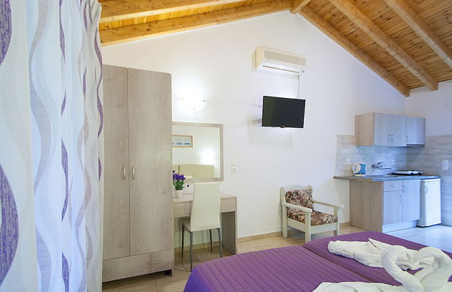 Voula Studios - Photo 2