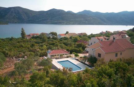 Seaside apartments with a swimming pool Kneza - Korcula - 9269 - Foto 1