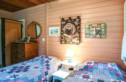 Harbert Cottage with Fire Pit Half Mile to Beach! - Foto 17