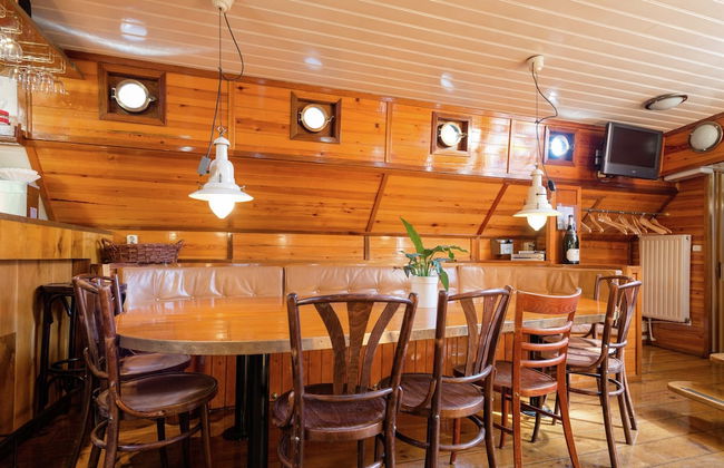 Boat in Leiden Near City Center & Museums - Foto 26