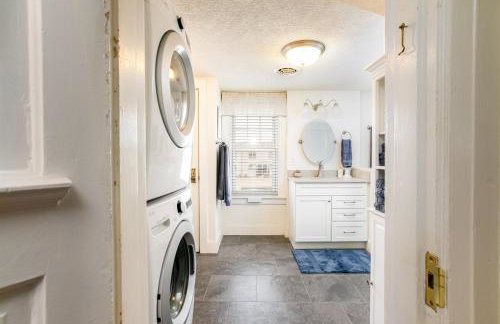 Spacious 4-Bedroom Home 1 Mi to ND Stadium! - Photo 20