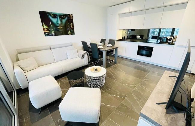 Luxury Flat with Parking & Large Terrace - Foto 12