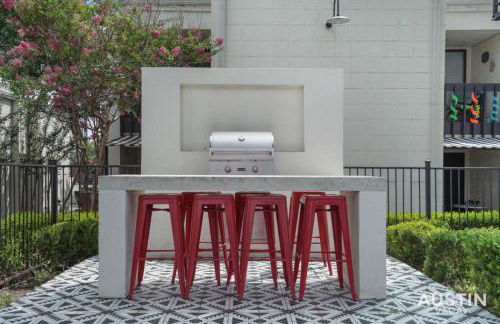 Spacious 2 Apt Combo Sleeps 12 Pool and Pets - Photo 53