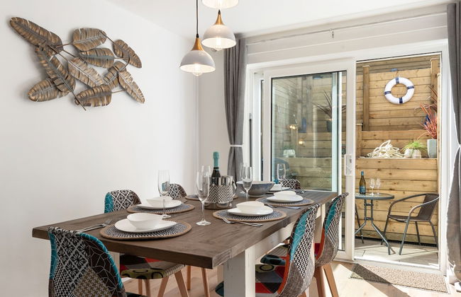 Ty Hapus - Close to Beach and Town - Photo 11