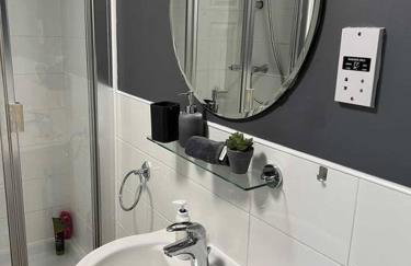 Large 4 Bedroom 3 Bathroom Town House with Secure Parking by Amazing Spaces Relocations Ltd - Foto 15