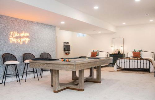 Stunning 5BR Villa Large Hot Tub & Scenic Yard - Foto 55