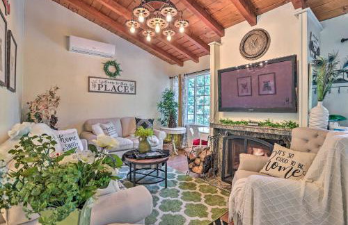 1 Mi to Lake Gregory Boho Crestline Cabin - Foto 2