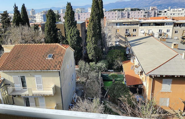 Charming Apartment 3 Sleeps 4 Guests - Photo 14