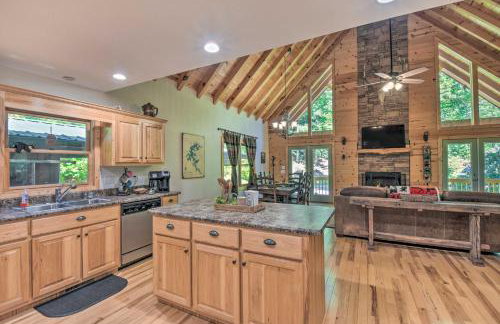 Great for Families! Lavish Hiawassee Cabin - Foto 10