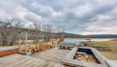 Deck and Views Spacious Lake House Escape - Foto 2