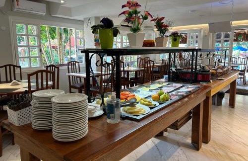 Fabuloso flat 241, Amarílis, Riviera de São Lourenço 3 Piscinas climatizadas carregador veiculo eletrico 2 quartos sendo uma suíte internet 500mb Adega, cozinha equipada completa, serviço de praia fim de semana limpeza trocas de toalhas, - Foto 26