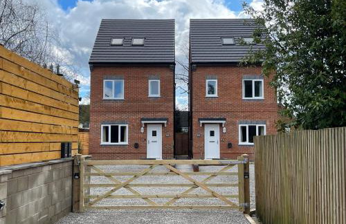 Brand New High Spec House with Parking & Wi-Fi By Home Away From Home - B - Foto 24