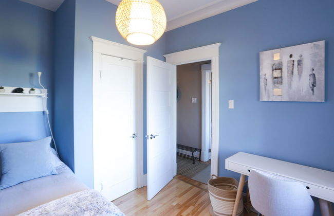 The Authentic and Charming Montrealer - Foto 13