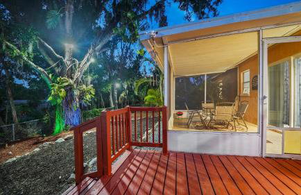 Sunny 3BR Oasis with Water View and Beach Gear Near Siesta - Foto 41