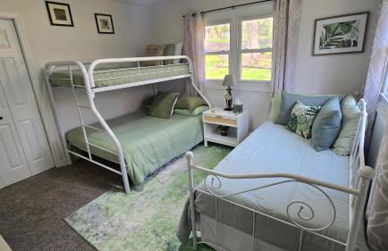 Spacious, Renovated, 5-bedroom Retreat, Near I-85 - Photo 38