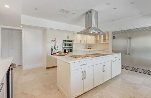 Solara: Waterfront Estate, Pool, Dock, Private Guest Suite - Foto 17