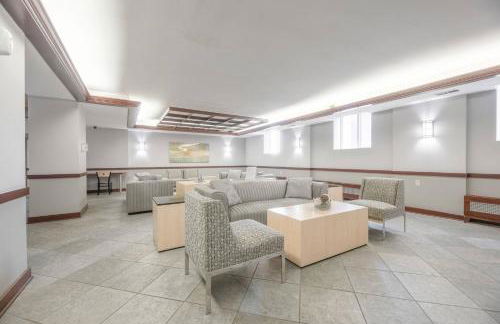 1BR • City Views • Queen + SofaBed • WiFi & 2 TVs - Photo 21