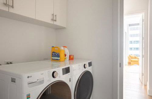 Premier Penthouses and Apartment with Captivating Views of Millennium Park - Photo 25