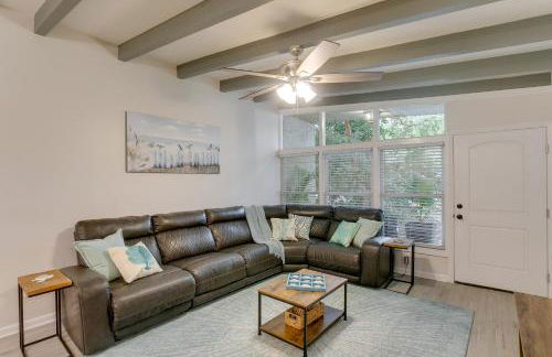 Bright Jekyll Island Home with Deck Less Than 1 Mi to Beach - Foto 2