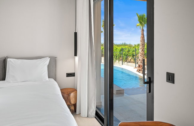 Villa Anassa - Luxurious 4-Bedroom Villa with Private Pool by Temma Villas - Photo 77