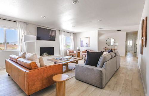 Spacious home with pool, fireplace, outdoor deck - Foto 11