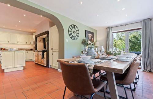 Stunning Countryside Home in Surrey by 53 Degrees Property, Ideal for Family Getaways, Private Tennis Court! - Foto 16