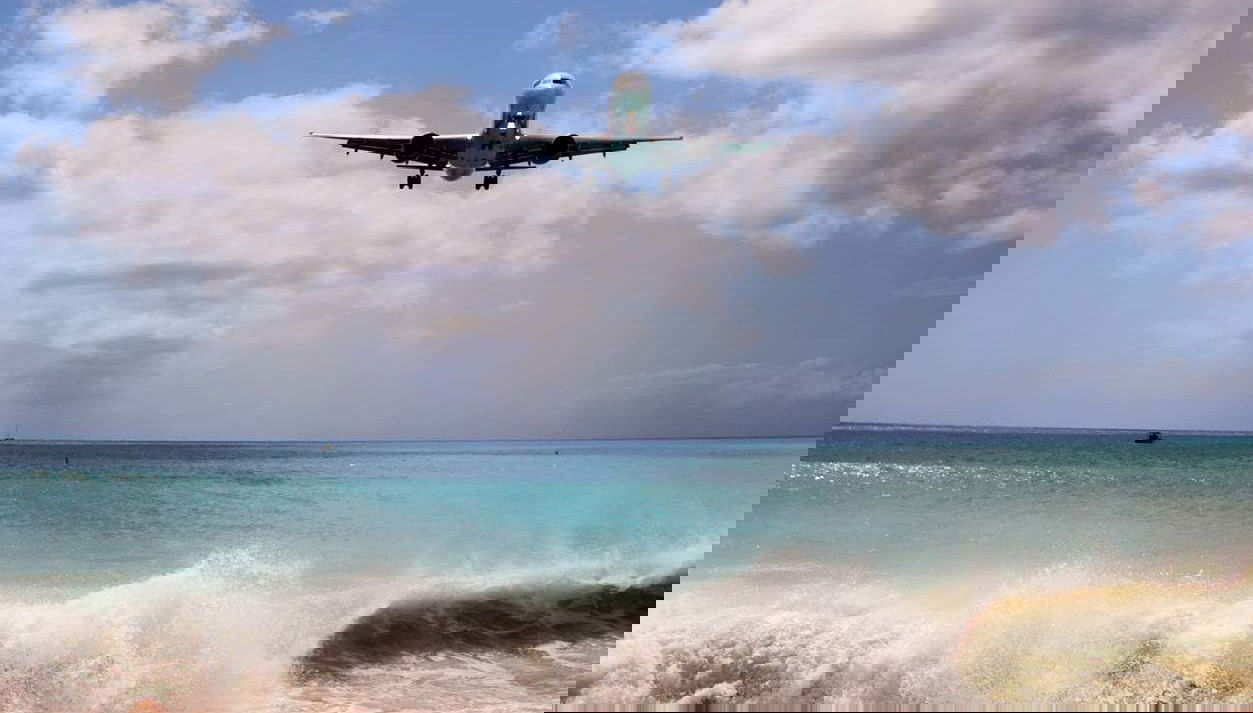 Aereo vicino alla spiaggia di Maho