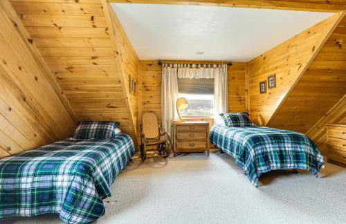 Log Cabin with Pond and Trail Access in Almond! - Foto 21