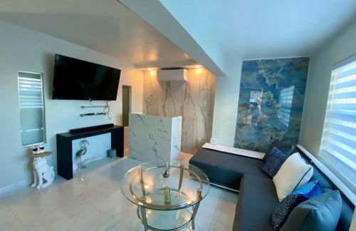Luxurious remodeled direct Waterfront apartment with Miami skyline view- Free parking- 5min drive to Miami Beach - Foto 14