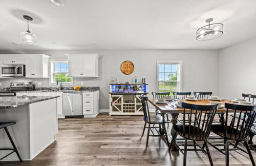 Spacious Home 4BR Fire Pit, Patio Hot Tub - Foto 10