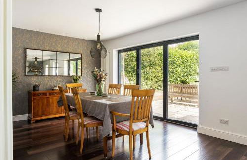 Stunning 5 Bed in the Centre of Bourton! - Photo 20