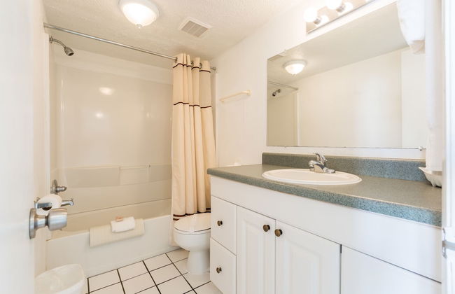 Beach Club at Montego Inn - Photo 51