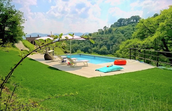 Spacious Villa With Pool in Fabriano Italy - Photo 1